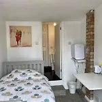 Rooms At Eej